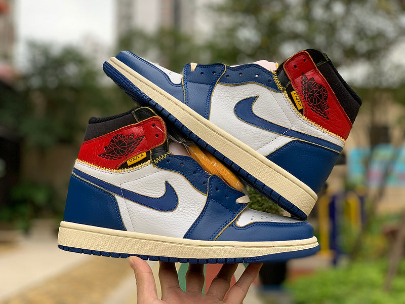 NIKE AIR JORDAN 1