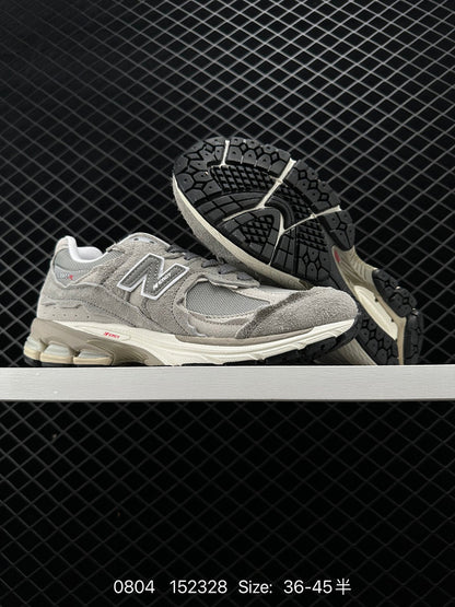NEW BALANCE 2002R