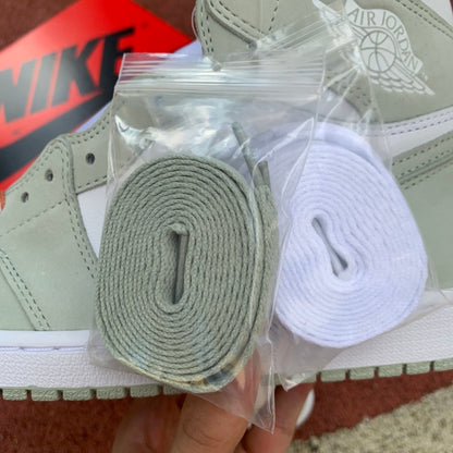 NIKE AIR JORDAN 1