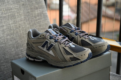 NEW BALANCE 1906R