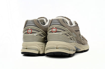 NEW BALANCE 1906R