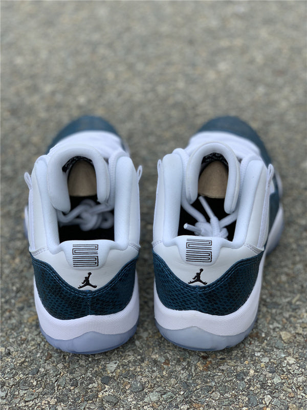 AIR JORDAN 11