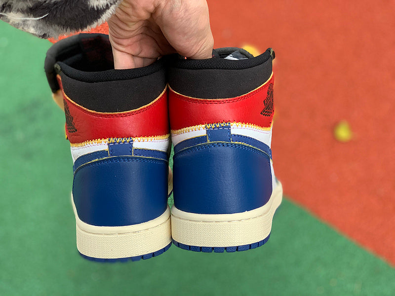 NIKE AIR JORDAN 1