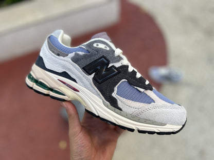 NEW BALANCE 2002R