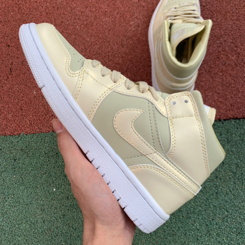 NIKE AIR JORDAN 1