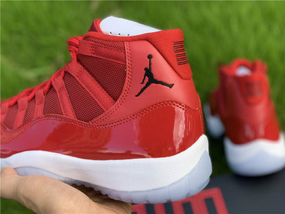 AIR JORDAN 11