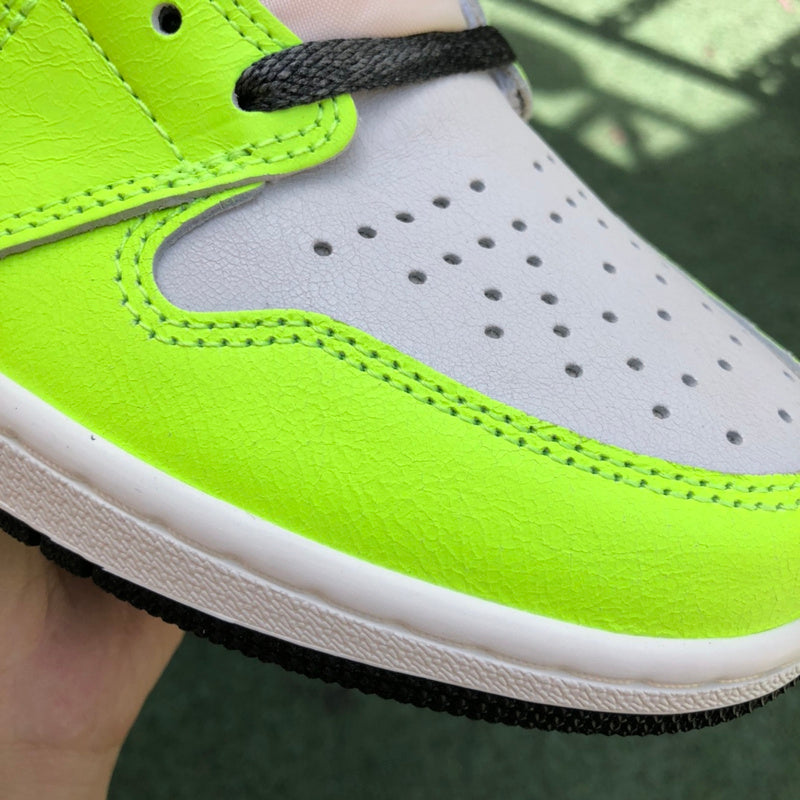 NIKE AIR JORDAN 1