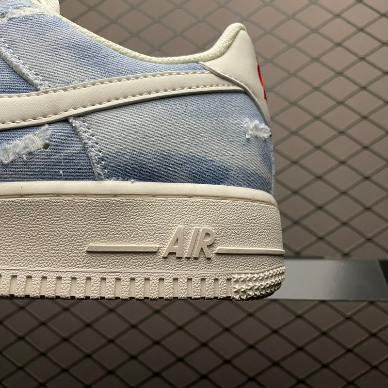 NIKE AIR FORCE 1