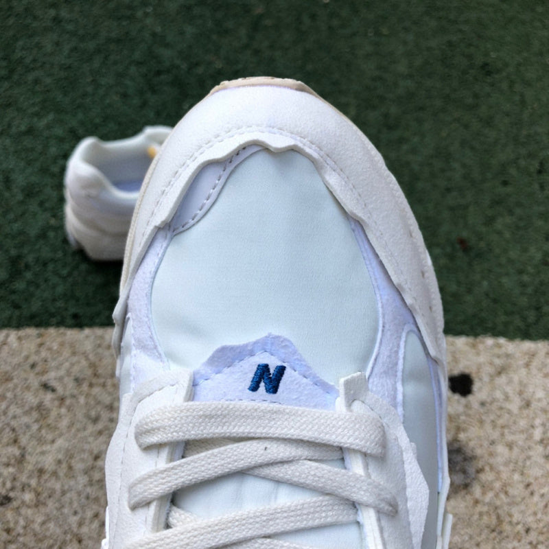 NEW BALANCE 2002R