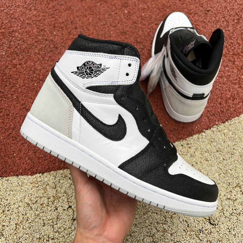 NIKE AIR JORDAN 1