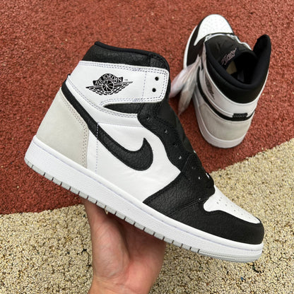 NIKE AIR JORDAN 1