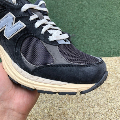 NEW BALANCE 2002R