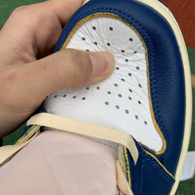 NIKE AIR JORDAN 1