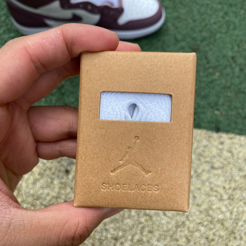 NIKE AIR JORDAN 1