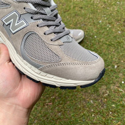 NEW BALANCE 2002R