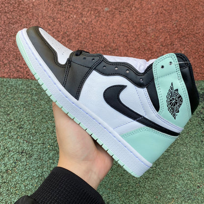 NIKE AIR JORDAN 1