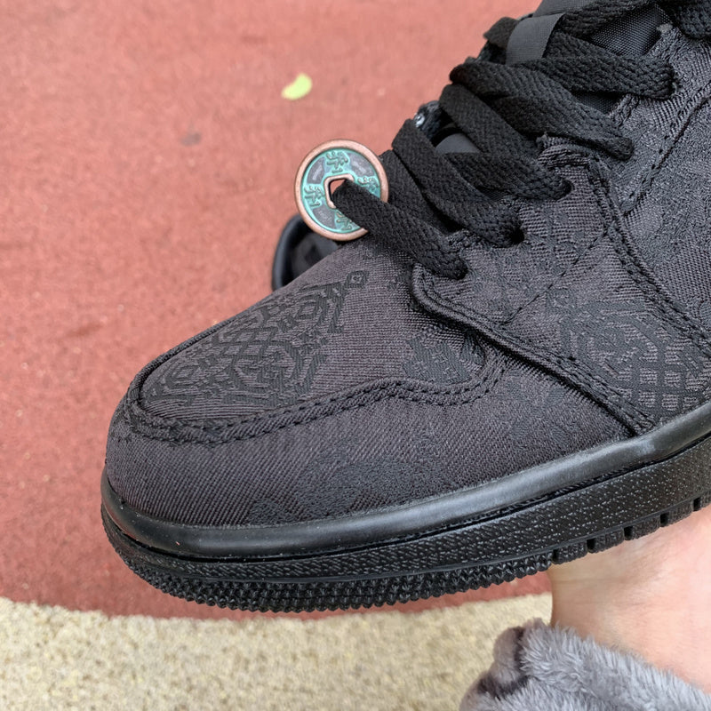 NIKE AIR JORDAN 1