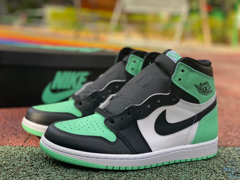 NIKE AIR JORDAN 1