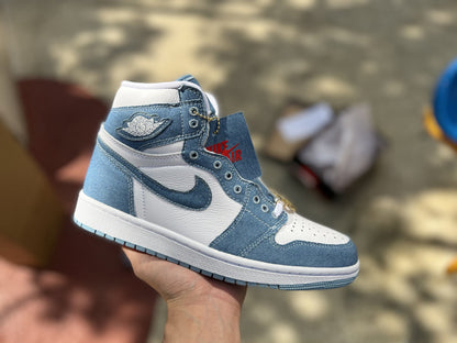 NIKE AIR JORDAN 1