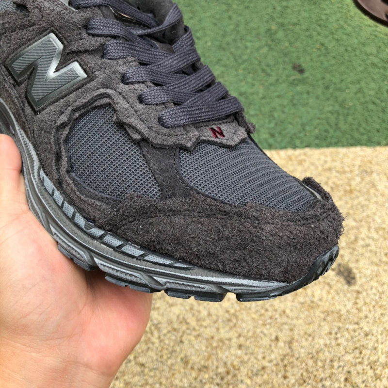 NEW BALANCE 2002R