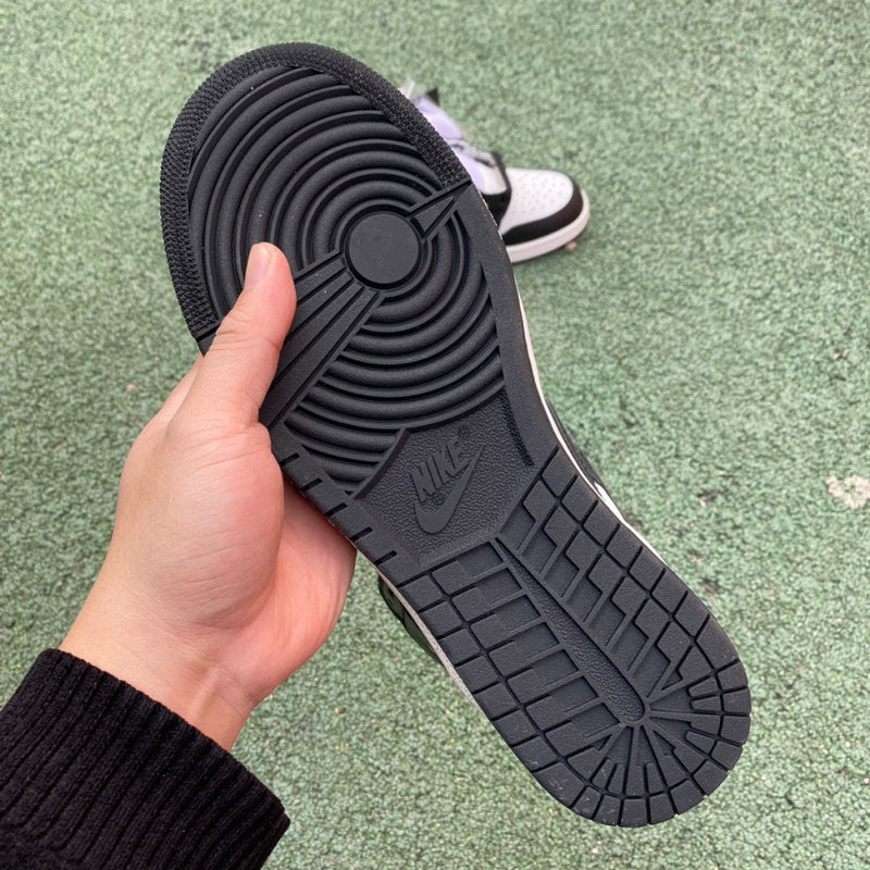 NIKE AIR JORDAN 1