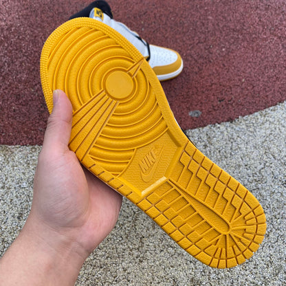 NIKE AIR JORDAN 1
