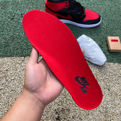 NIKE AIR JORDAN 1