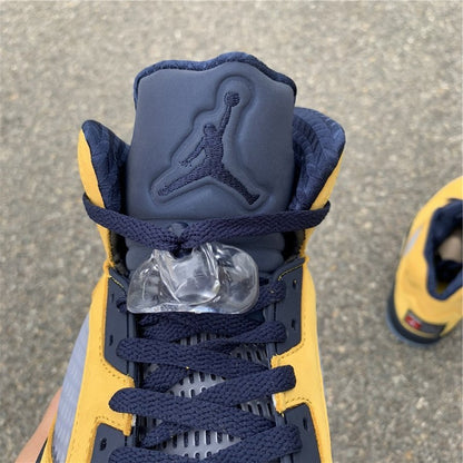 AIR JORDAN 5