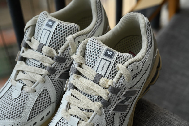NEW BALANCE 1906R