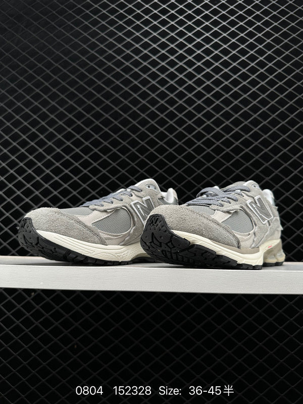 NEW BALANCE 2002R