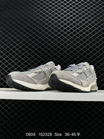 NEW BALANCE 2002R