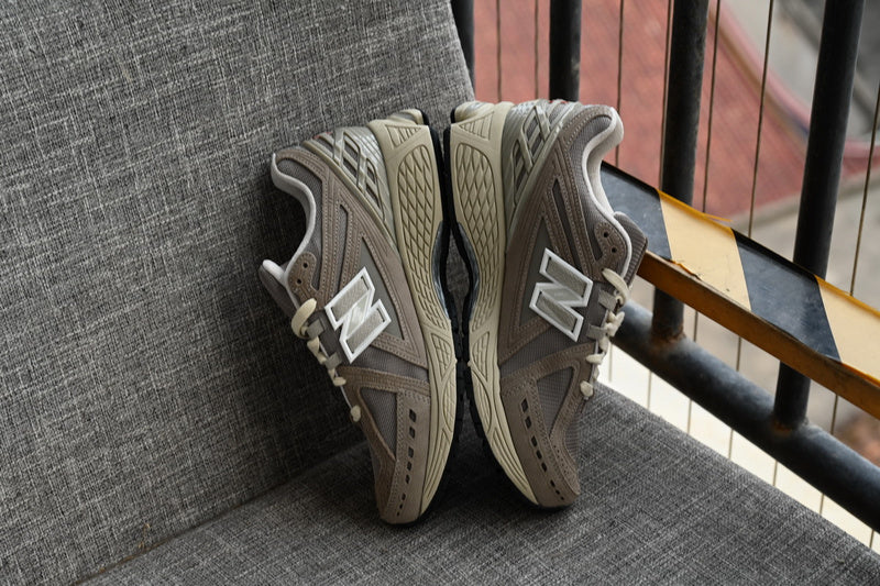 NEW BALANCE 1906R