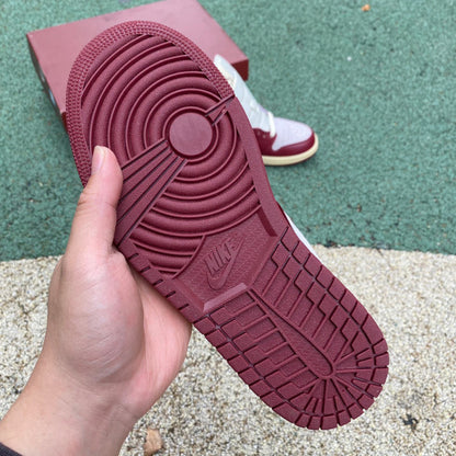 NIKE AIR JORDAN 1