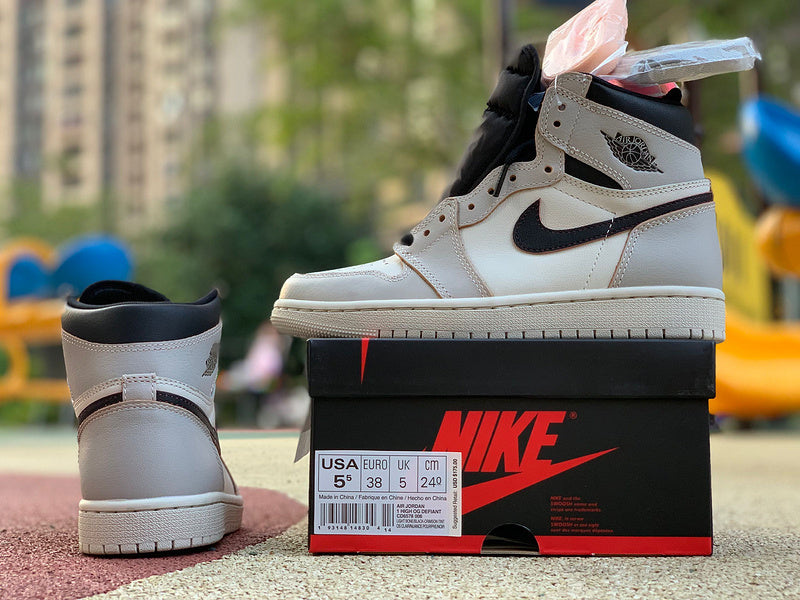 NIKE AIR JORDAN 1
