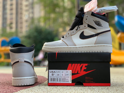 NIKE AIR JORDAN 1