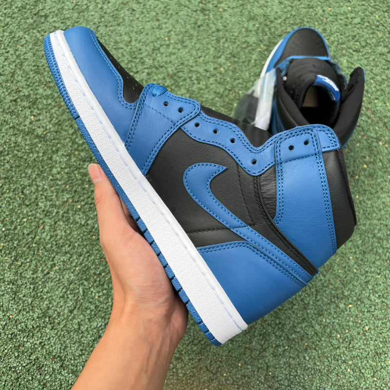 NIKE AIR JORDAN 1