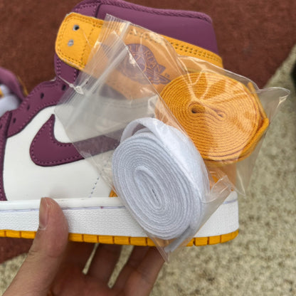 NIKE AIR JORDAN 1