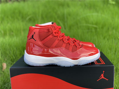 AIR JORDAN 11