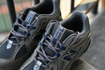 NEW BALANCE 1906R