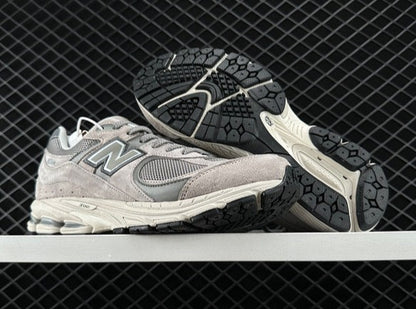 NEW BALANCE 2002R