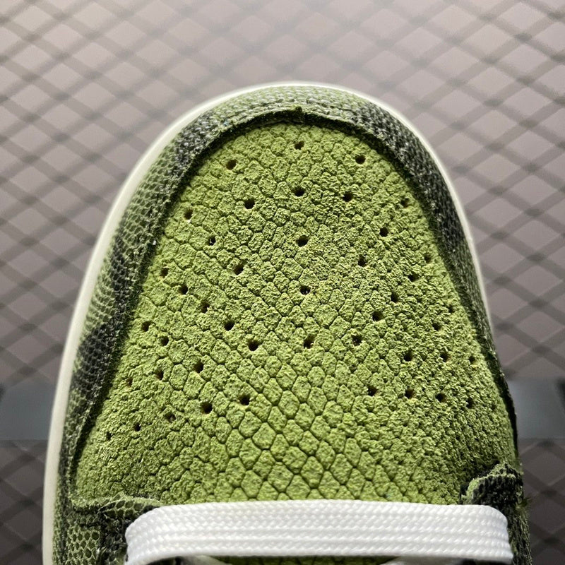 NIKE DUNK LOW