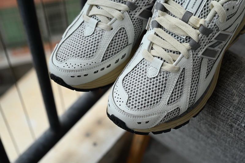 NEW BALANCE 1906R