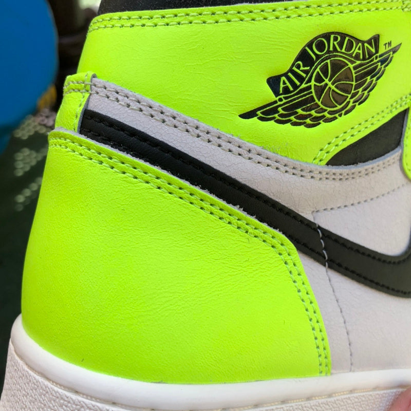 NIKE AIR JORDAN 1