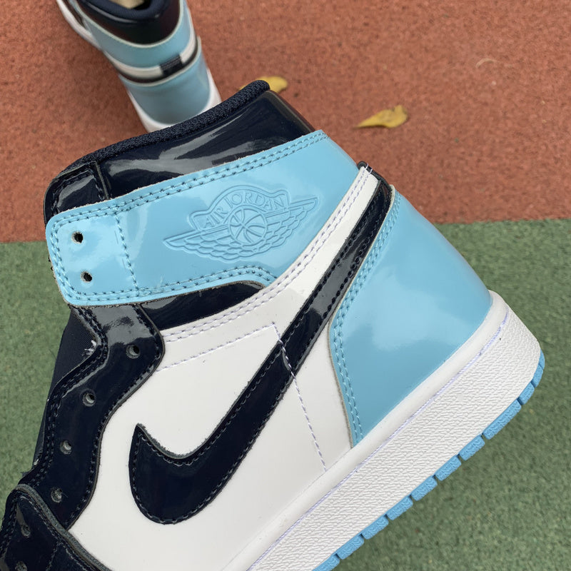 NIKE AIR JORDAN 1