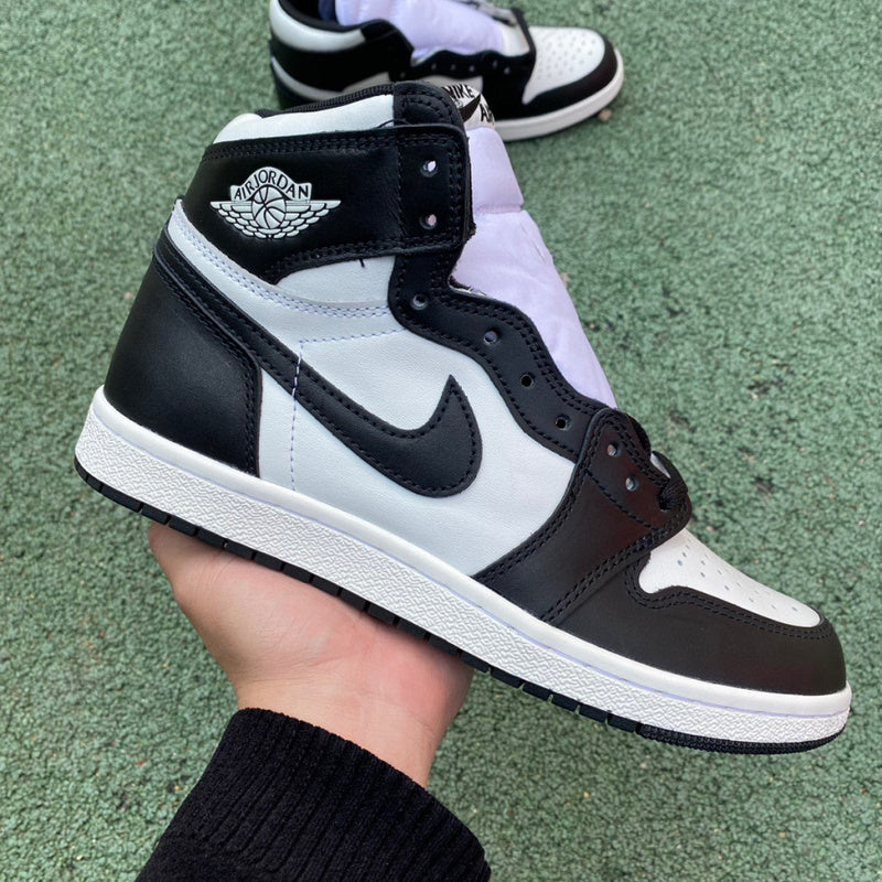 NIKE AIR JORDAN 1