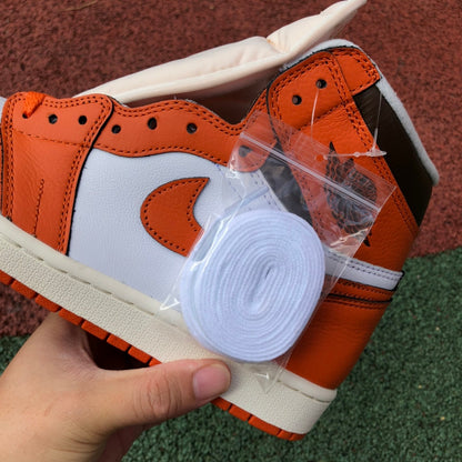NIKE AIR JORDAN 1
