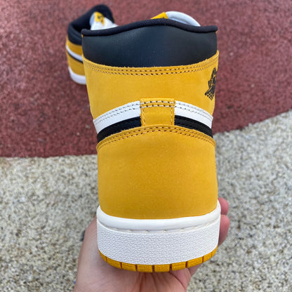 NIKE AIR JORDAN 1