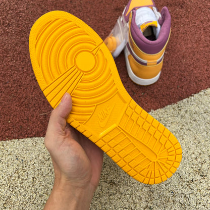 NIKE AIR JORDAN 1