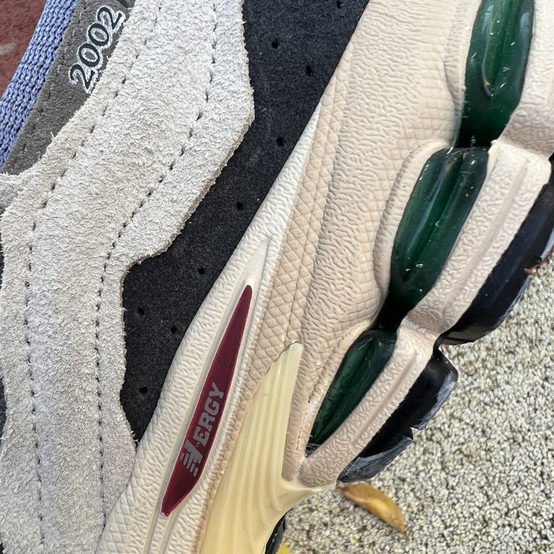 NEW BALANCE 2002R