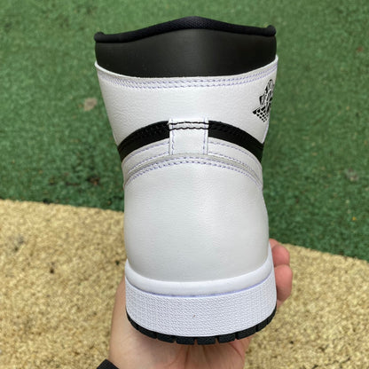 NIKE AIR JORDAN 1